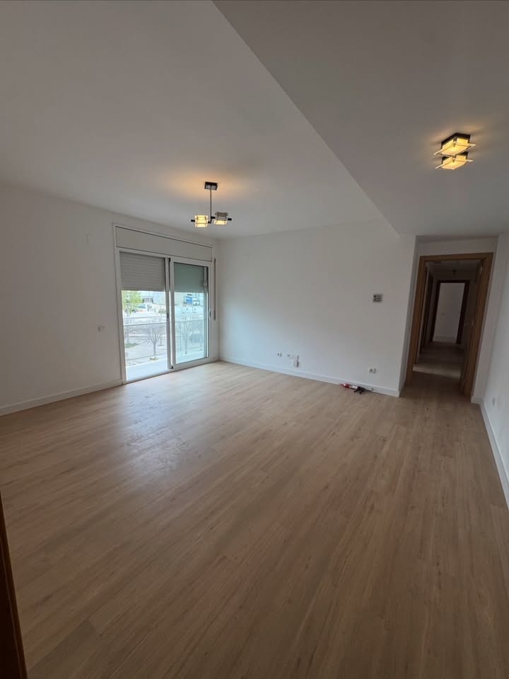 Después piso parquet y pintura Montblanc